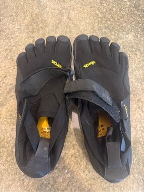 Vibram FiveFingers Black with Yellow Accents Toe Shoes